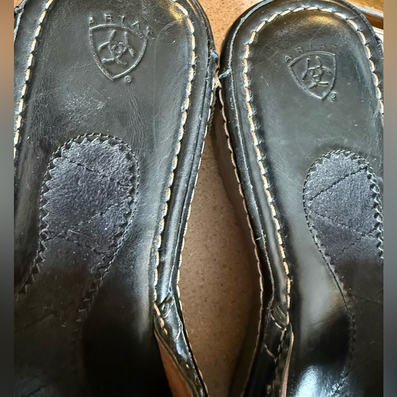 Cowgirl Cute Leather Platform Sandals by Ariat Metal Horseshoe & Lucky Clover - Picture 7 of 10